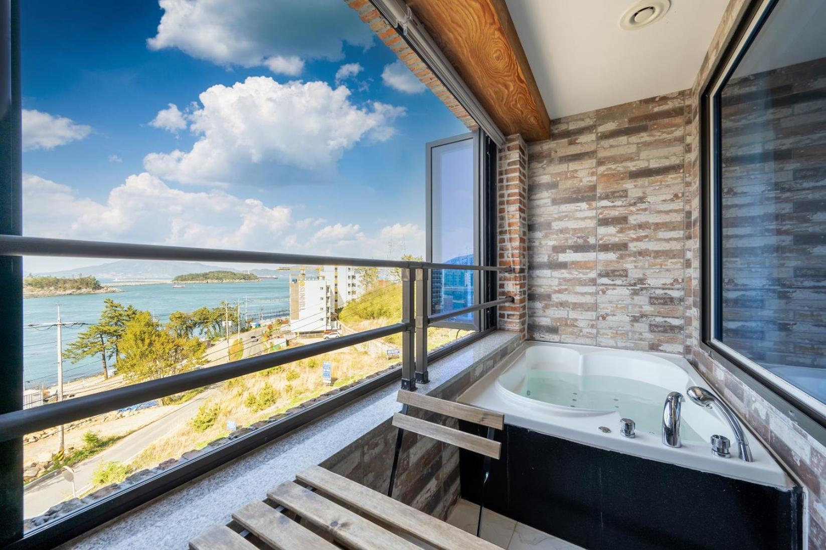 Yeosu View Foret Pension מראה חיצוני תמונה
